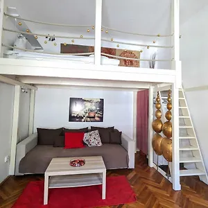  Appartamento Gallery Flat In Party District